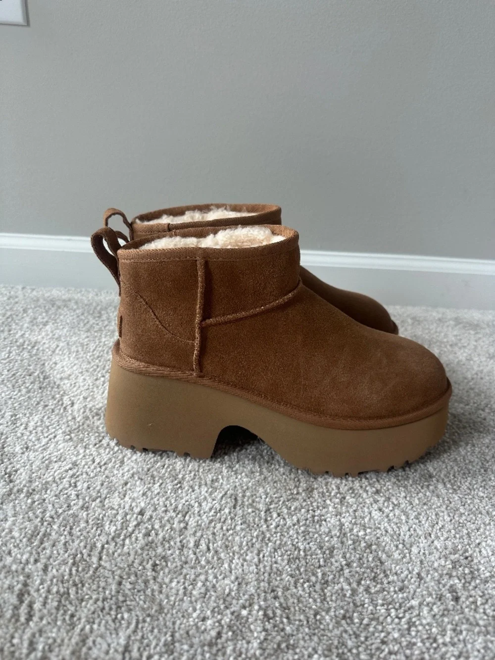 NEW Women's UGG Classic Ultra Mini New Heights Chestnut Platform Boots Sz 8 NWOB